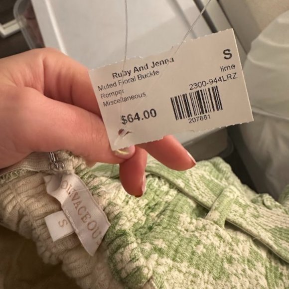 RUBY AND JENNA FLORAL BELTED ROMPER SIZE S GREEN - Picture 2 of 3